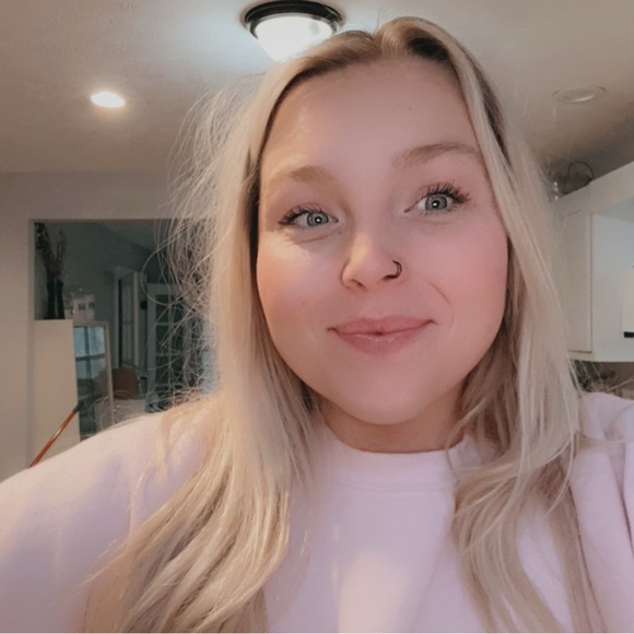 Meet your Posher, Emily - Picture 5 of 5